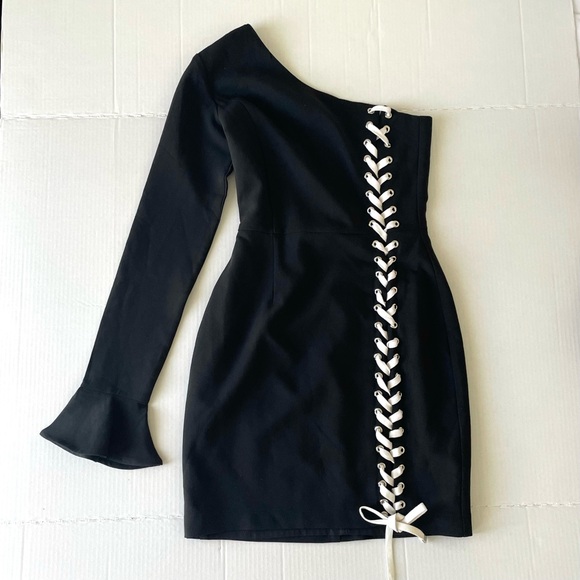 PREM Premonition Elegant Black One-Shoulder Dress with exquisite details - Picture 4 of 14